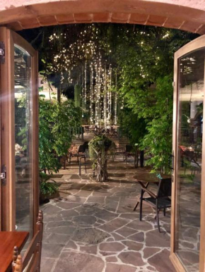  Hostal La Guineu  Виладрау